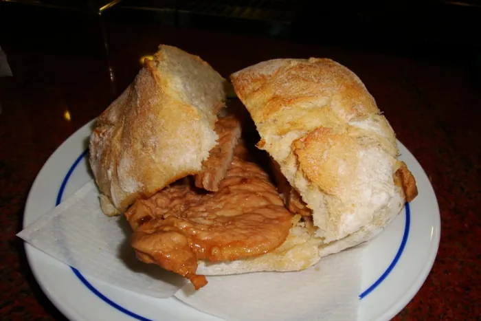 a bifana on a plate